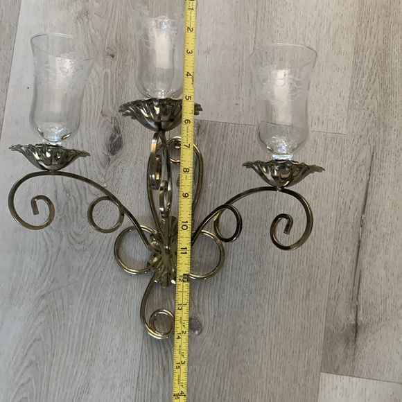 Set Of 2 Vintage Brass Flower Wall Mount Candelabra Three Arm Mount 
Ornate gold - Picture 7 of 16